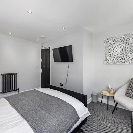 Victoria Hub Hotel Лондон Екстериор снимка