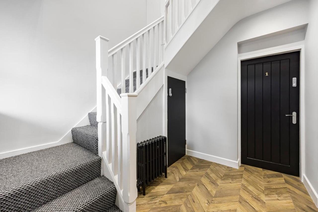 Victoria Hub Hotel Лондон Екстериор снимка