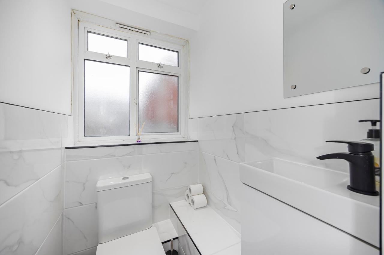 Victoria Hub Hotel Лондон Екстериор снимка
